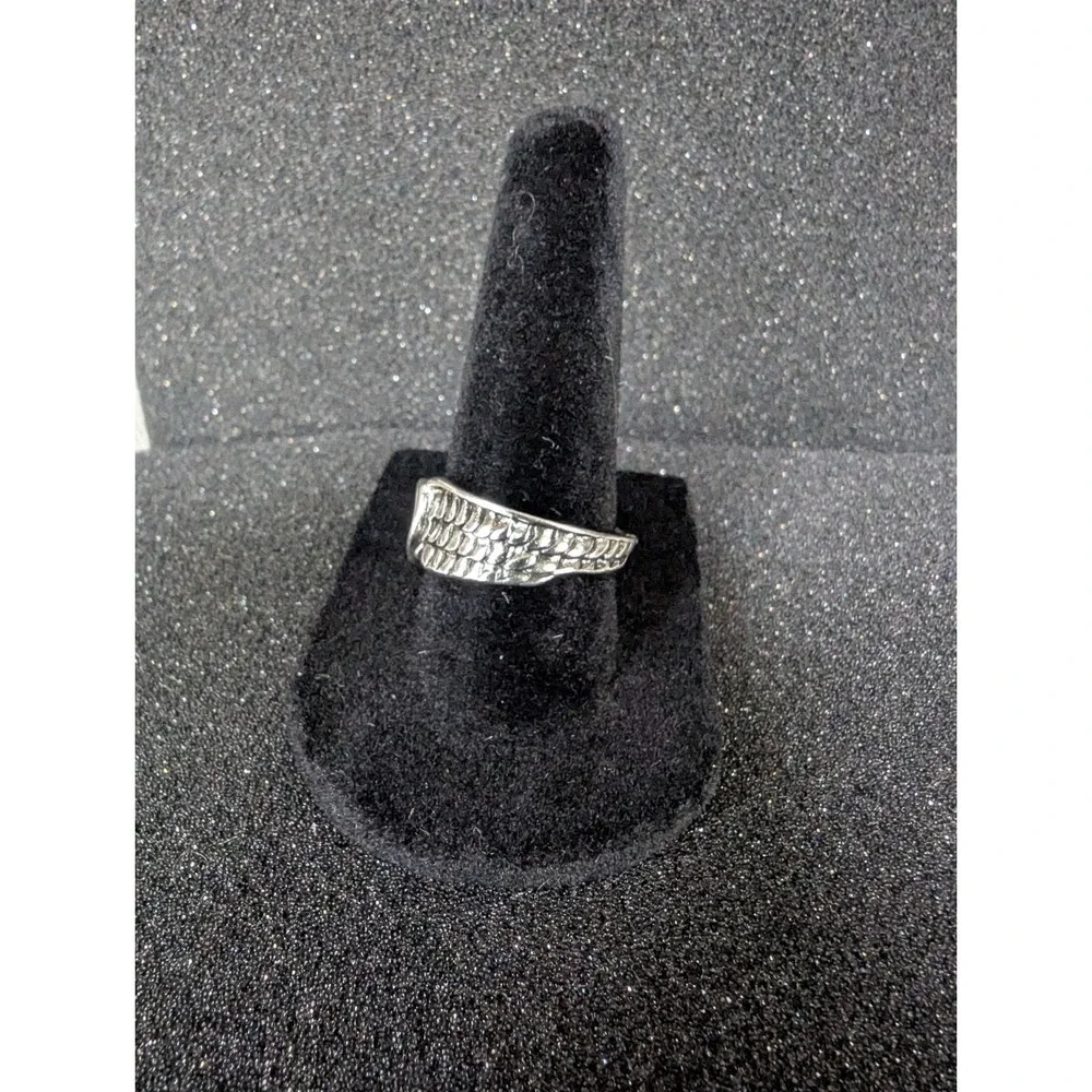 Winged Hollow Heart Band Ring -‎ size 8